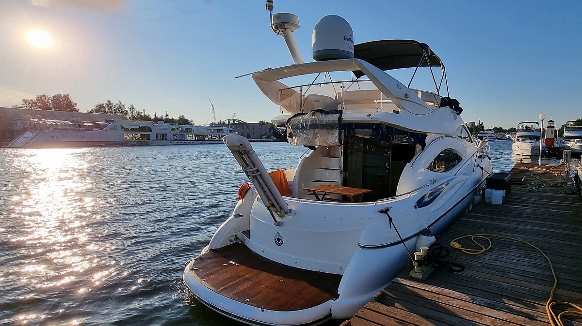 Чартер моторной яхты Sunseeker 44 в Москве